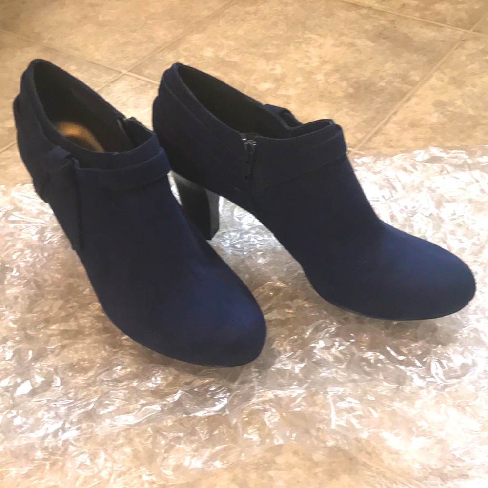 (Bundle Bonus! )Navy Blue-ankle bootie. Smooth & inside upper with cushions